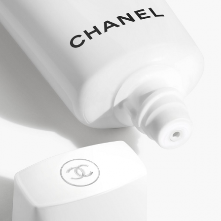 Comprar CHANEL UV ESSENTIEL PROTECCIÓN GLOBAL